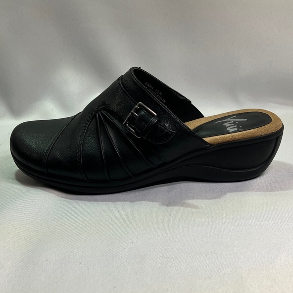 Yuu Women's Black Leather Mules with Buckle - Picture 4 of 7